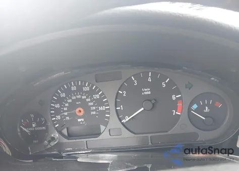 1999 BMW 318Ti z USA, uszkodzony, nr VIN WBACG8331XKC85397